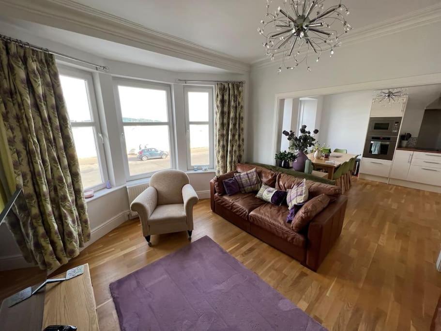Fantastic 3 Bedroom Holiday Home Millport Exterior photo
