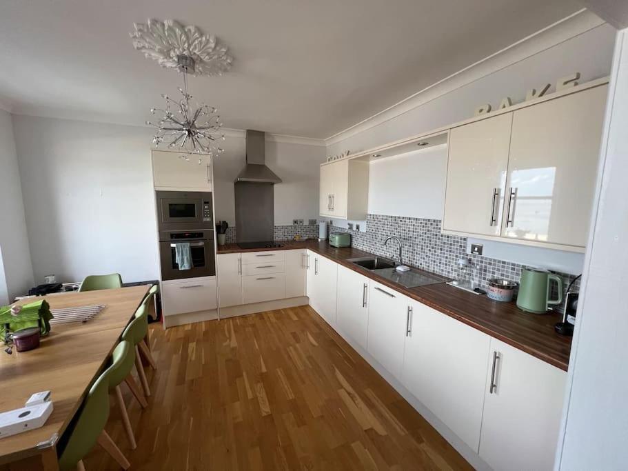 Fantastic 3 Bedroom Holiday Home Millport Exterior photo