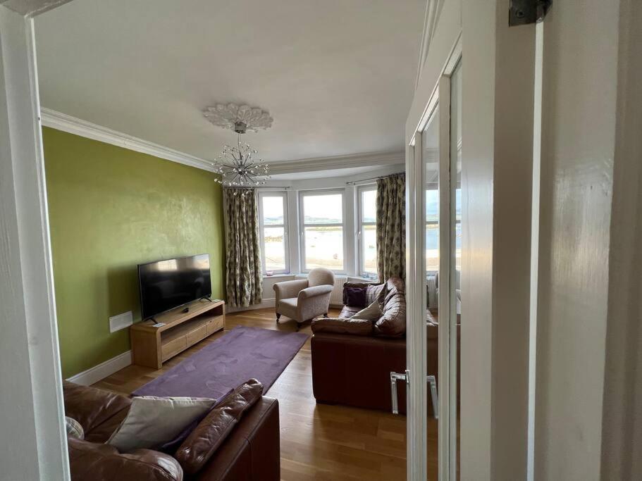 Fantastic 3 Bedroom Holiday Home Millport Exterior photo